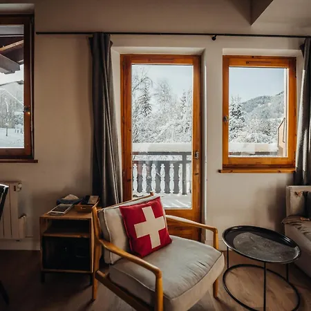 De L'ours Apartment